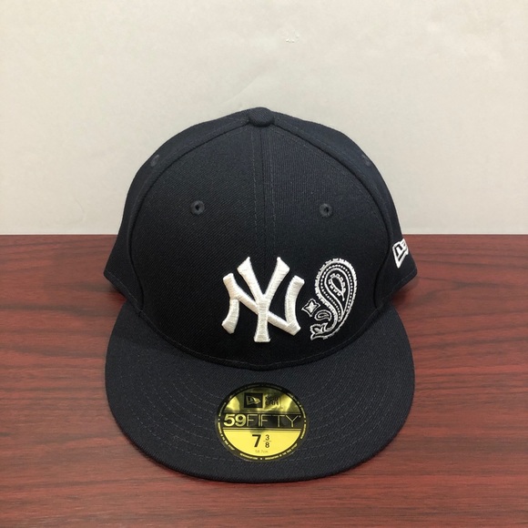 New Era, 59Fifty Fitted Hat, New York Yankees, Navy Blue & White - Picture 1 of 12
